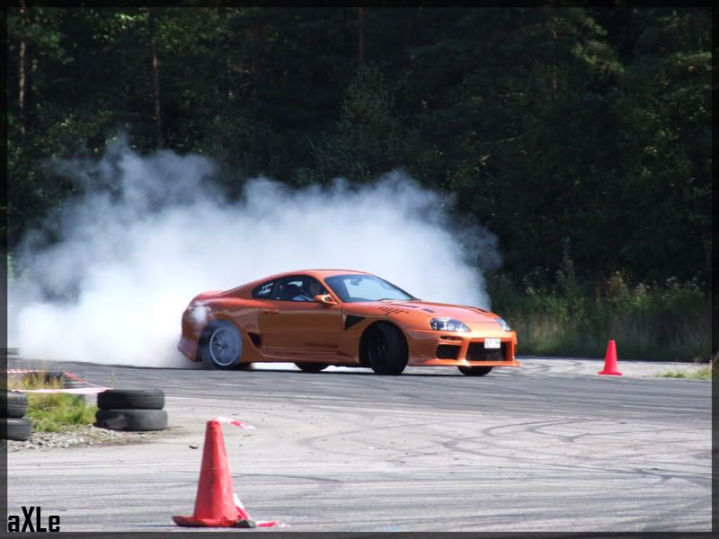 http://i176.photobucket.com/albums/w162/vexeLLoda/Bivarod%20Drift%20-%2009/DSCF7237.jpg