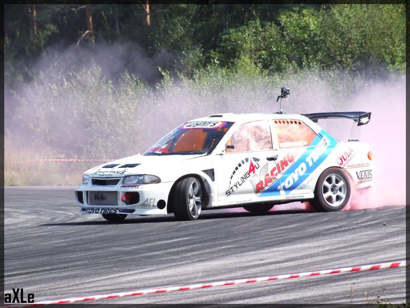 http://i176.photobucket.com/albums/w162/vexeLLoda/Bivarod%20Drift%20-%2009/DSCF7247.jpg