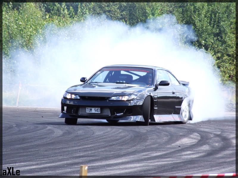 http://i176.photobucket.com/albums/w162/vexeLLoda/Bivarod%20Drift%20-%2009/DSCF7299.jpg