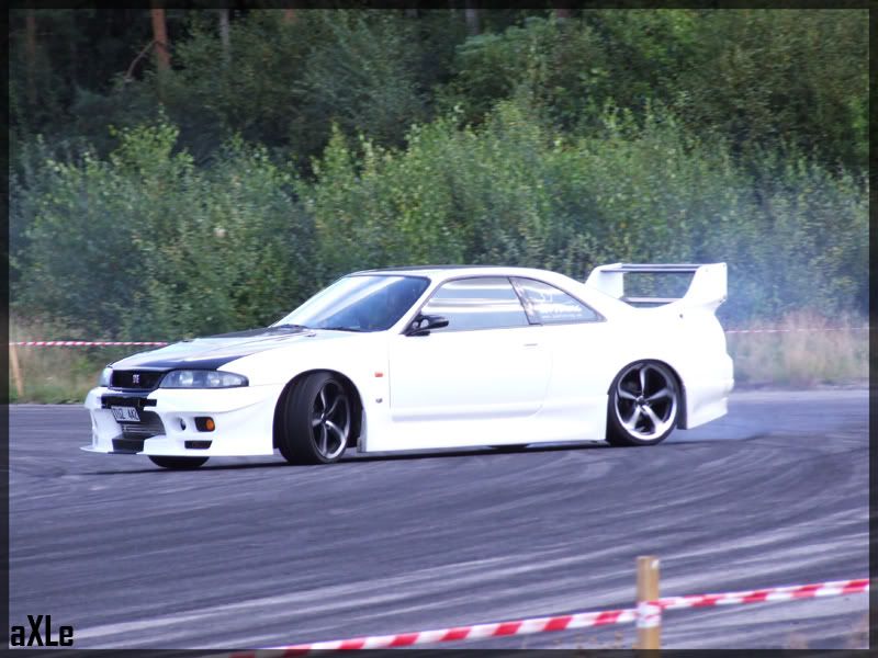 http://i176.photobucket.com/albums/w162/vexeLLoda/Bivarod%20Drift%20-%2009/DSCF7300.jpg