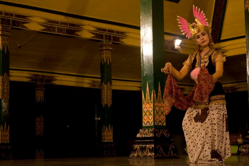 Tari Golek Pucung Kethoprak