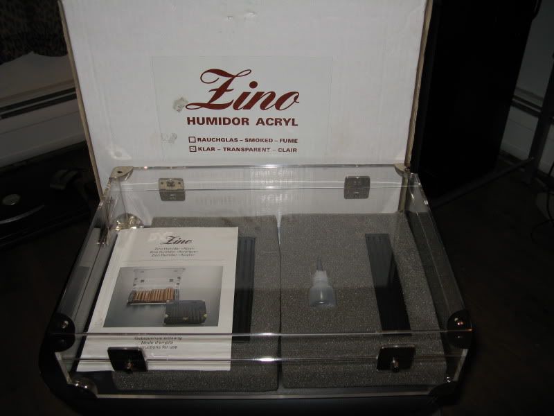 [Want To Sell] ZINO DAVIDOFF ACRYLIC CIGAR HUMIDOR