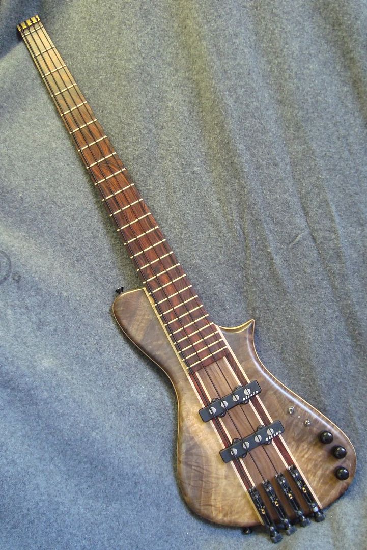 Bass number two 4string headless single cut Page 11