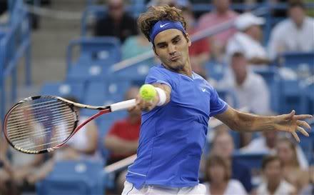 Photos: Federer vs Blake at Cincinnati Open 2011