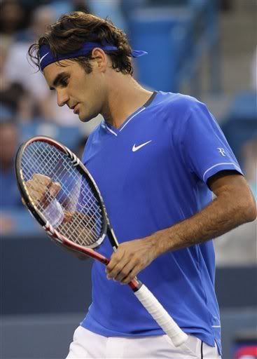 Photos: Federer vs Blake at Cincinnati Open 2011