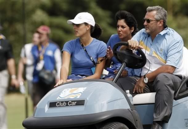 Photos: Ana Ivanovic watches Adam Scott at President's Cup Golf tournament