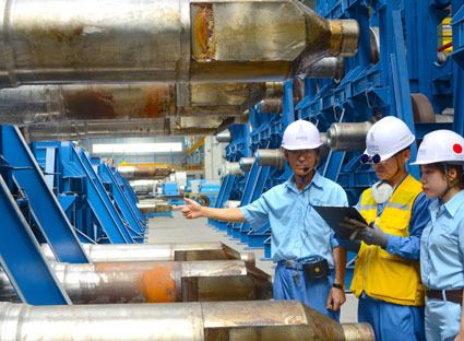 Sản xuất thép tại Nhà máy thép Posco SS Vina (KCN Phú Mỹ I, huyện Tân Thành).