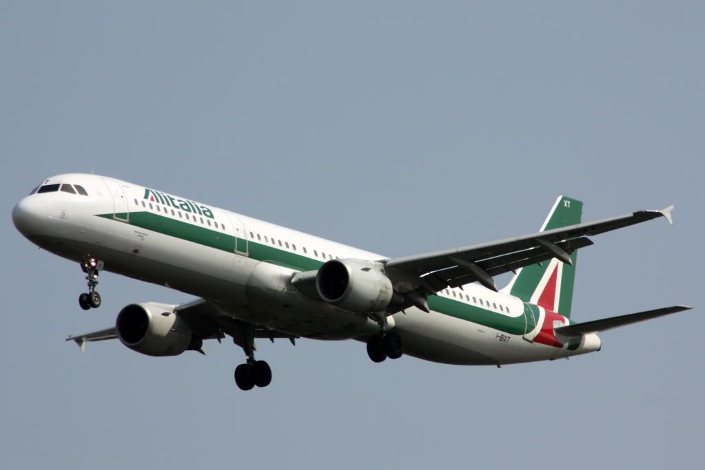http://i176.photobucket.com/albums/w198/jon_davies/Alitalia-1.jpg