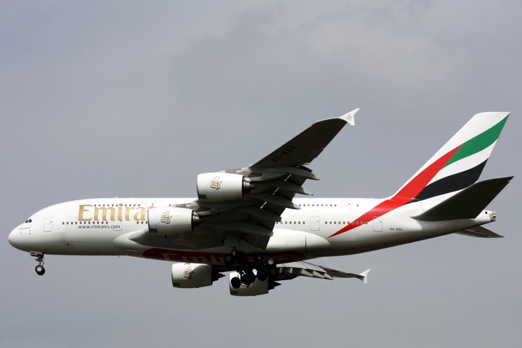 http://i176.photobucket.com/albums/w198/jon_davies/EmiratesA380.jpg