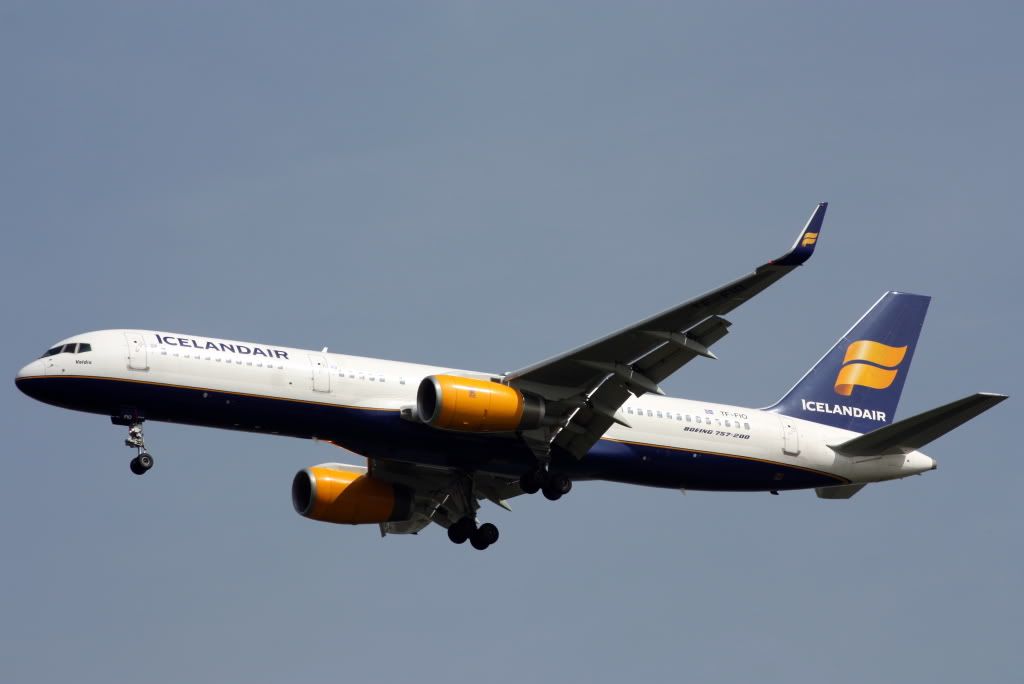 http://i176.photobucket.com/albums/w198/jon_davies/Icelandair757.jpg