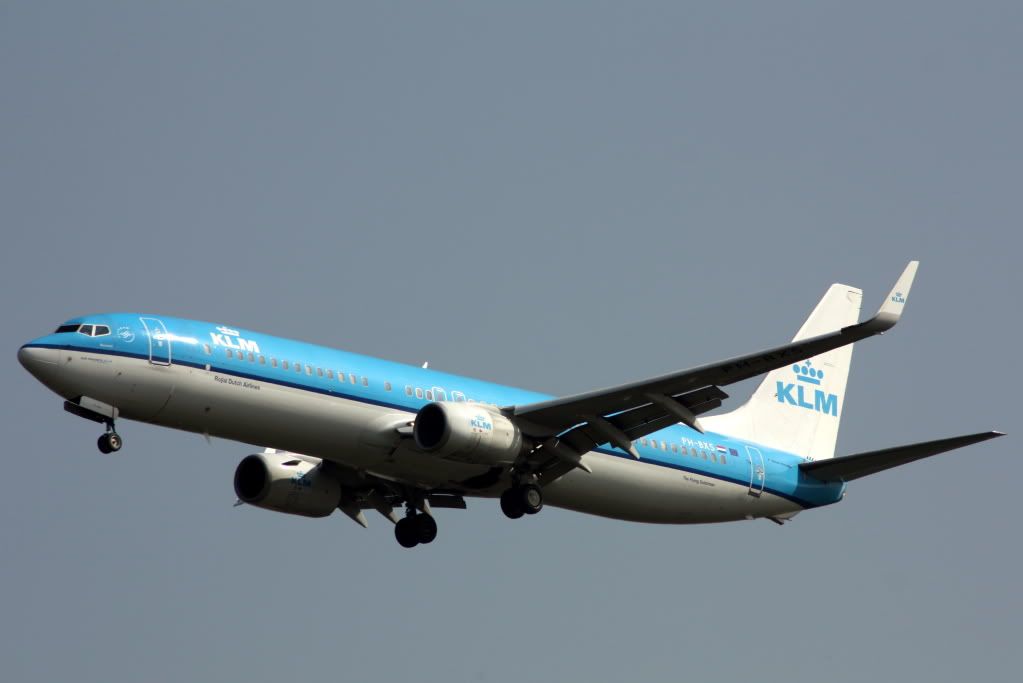 http://i176.photobucket.com/albums/w198/jon_davies/KLM737.jpg