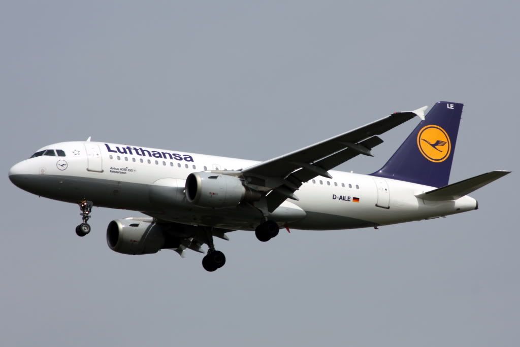 http://i176.photobucket.com/albums/w198/jon_davies/LufthansaA319.jpg