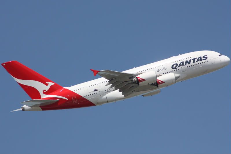 http://i176.photobucket.com/albums/w198/jon_davies/QANTASA380.jpg
